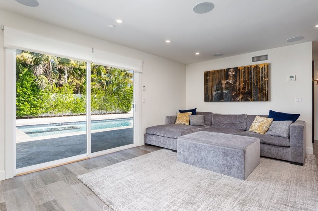 3102 Roanoke Ln, Costa Mesa CA  92626-3022 exterior