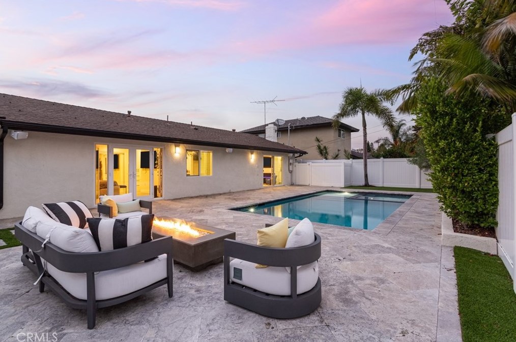 3102 Roanoke Ln, Costa Mesa CA  92626-3022 exterior