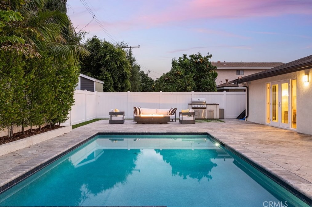 3102 Roanoke Ln, Costa Mesa CA  92626-3022 exterior