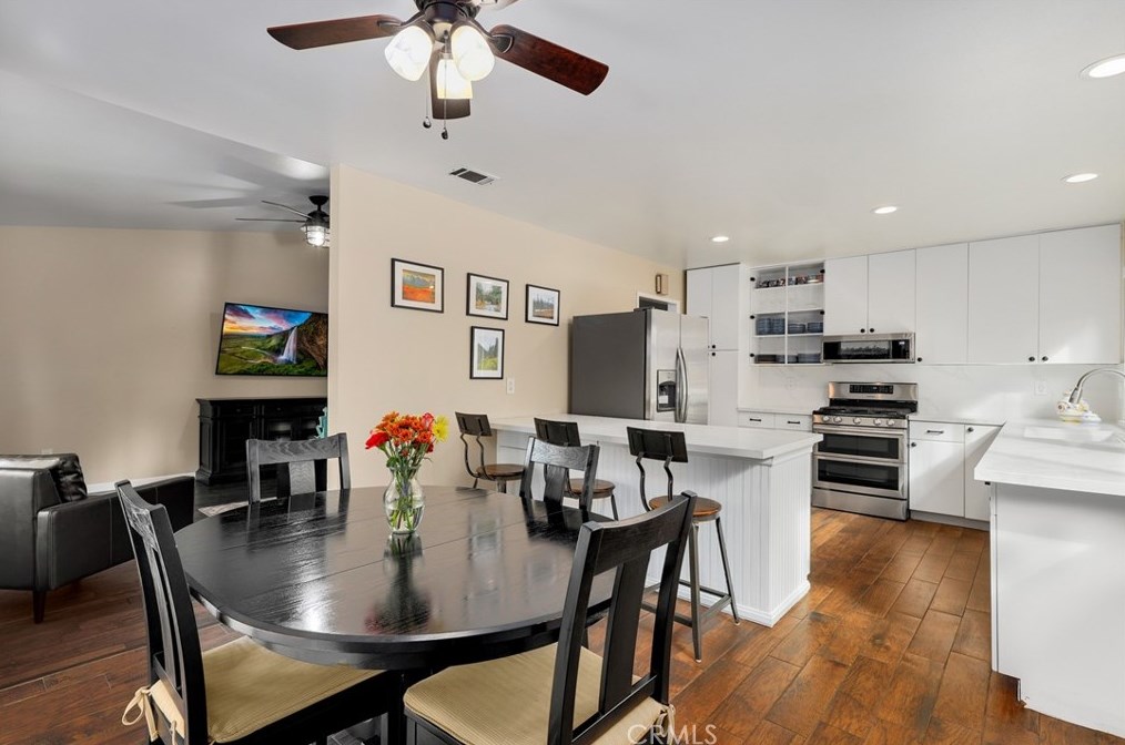 6842 Capstone Dr, Huntington Beach CA  92647-5606 exterior