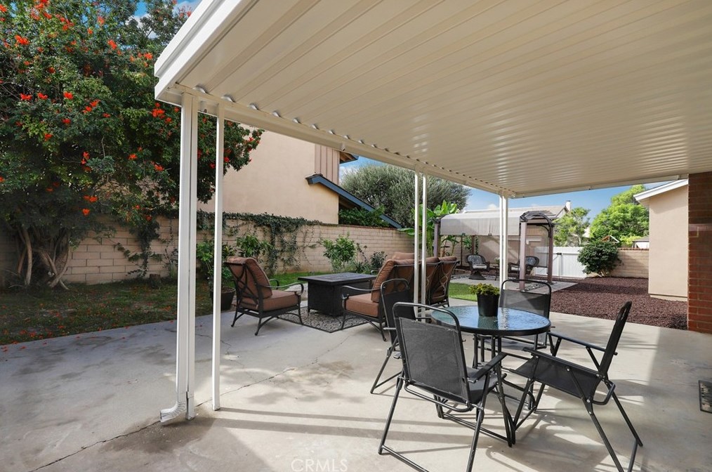 6842 Capstone Dr, Huntington Beach CA  92647-5606 exterior