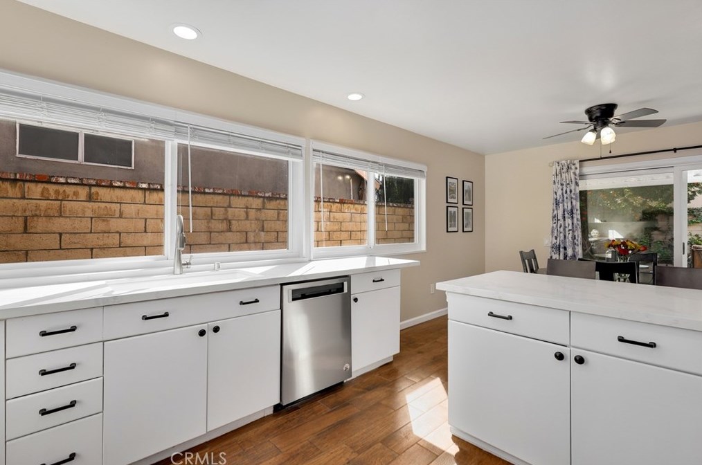 6842 Capstone Dr, Huntington Beach CA  92647-5606 exterior