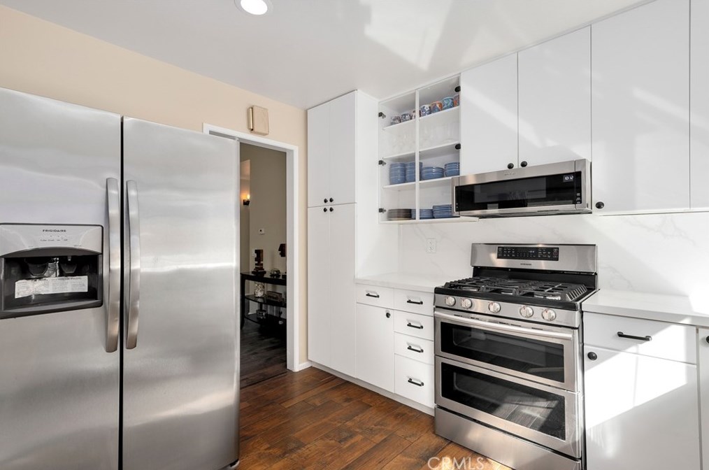 6842 Capstone Dr, Huntington Beach CA  92647-5606 exterior