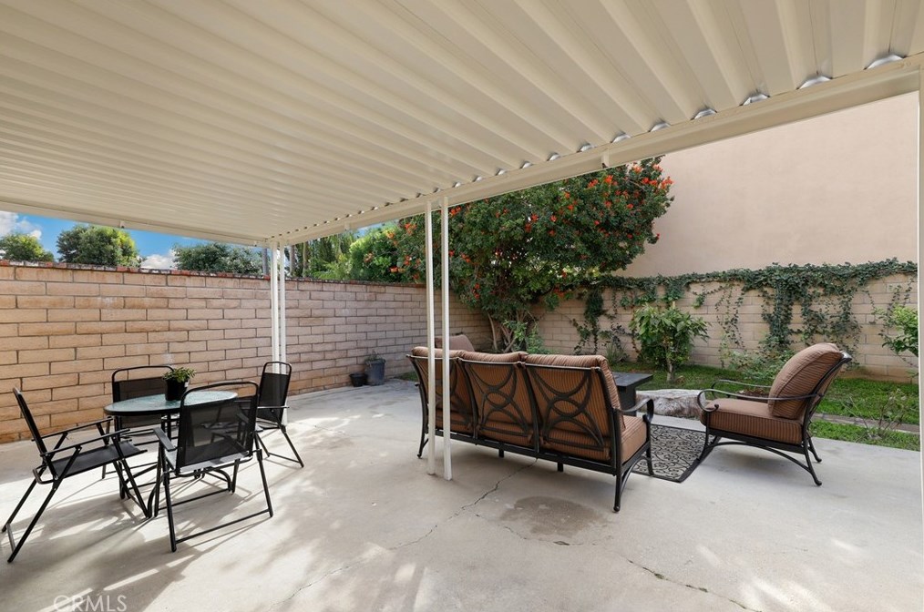 6842 Capstone Dr, Huntington Beach CA  92647-5606 exterior