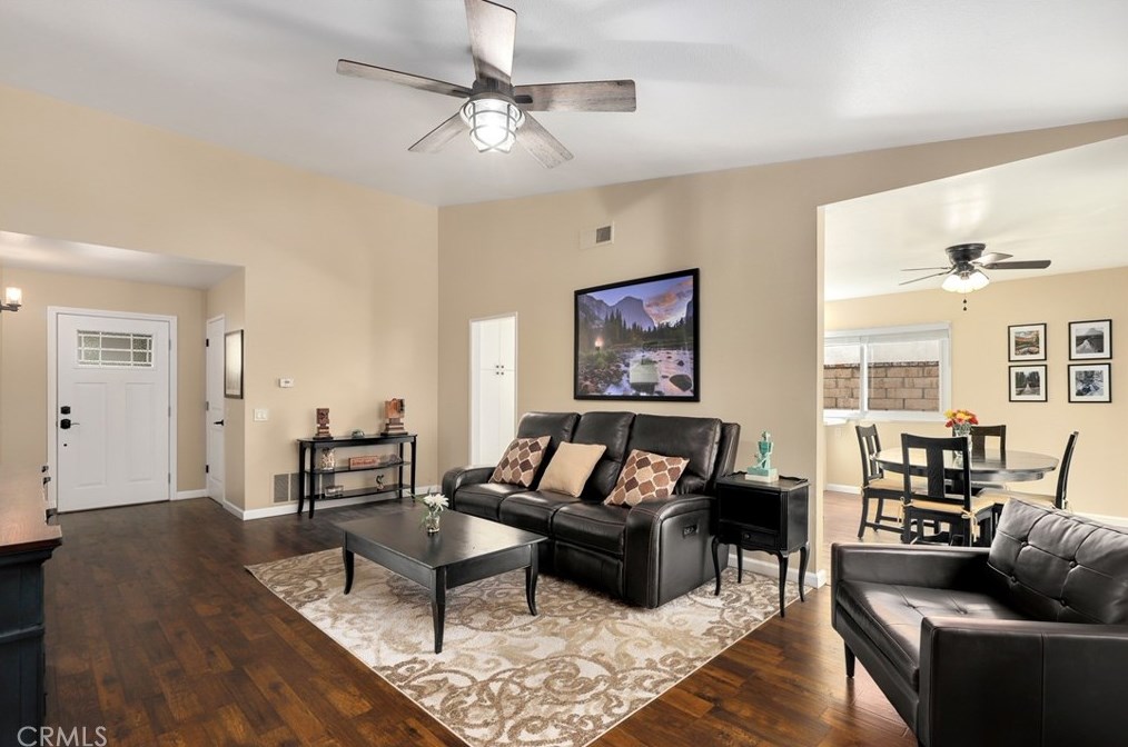 6842 Capstone Dr, Huntington Beach CA  92647-5606 exterior