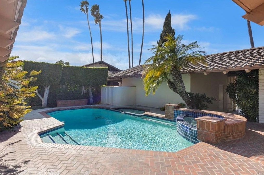 1812 Santiago Dr, Newport Beach, CA 92660