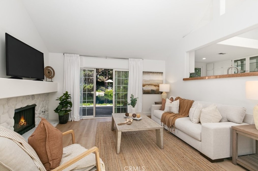 8171 Waterspray Dr, Huntington Beach, CA 92646-8542