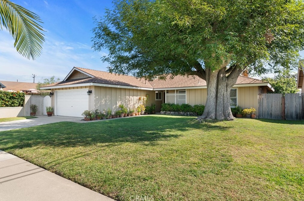 19592 Constellation Ln, Huntington Beach, CA 92646-3706