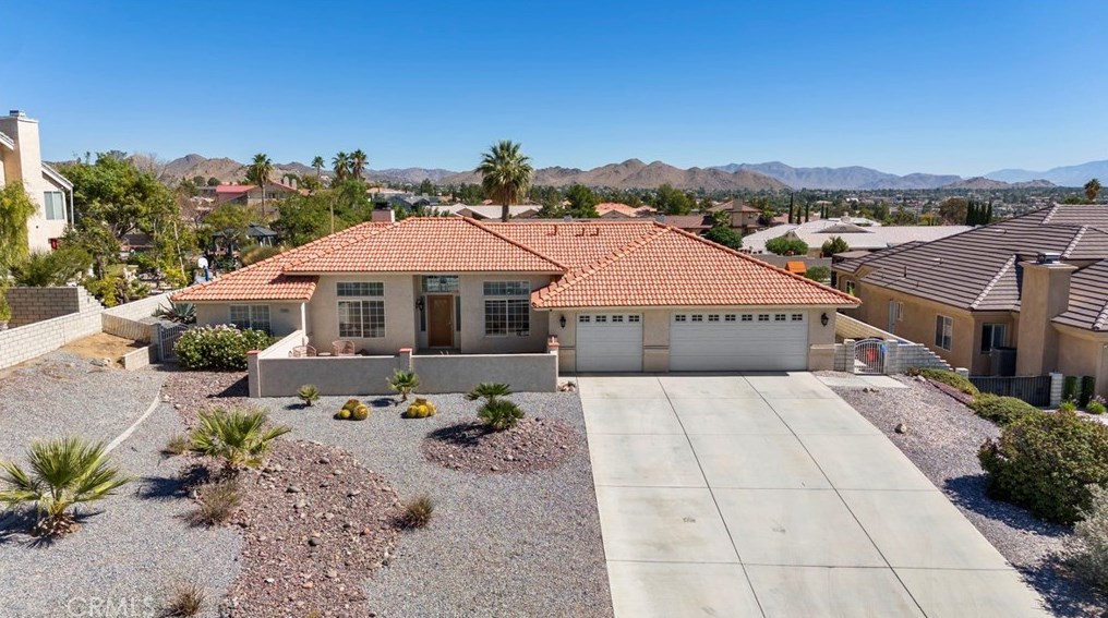 16269 Ridge View Dr, Apple Valley CA  92307-1271 exterior