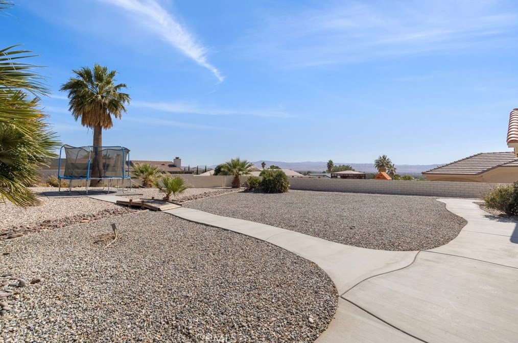 16269 Ridge View Dr, Apple Valley CA  92307-1271 exterior