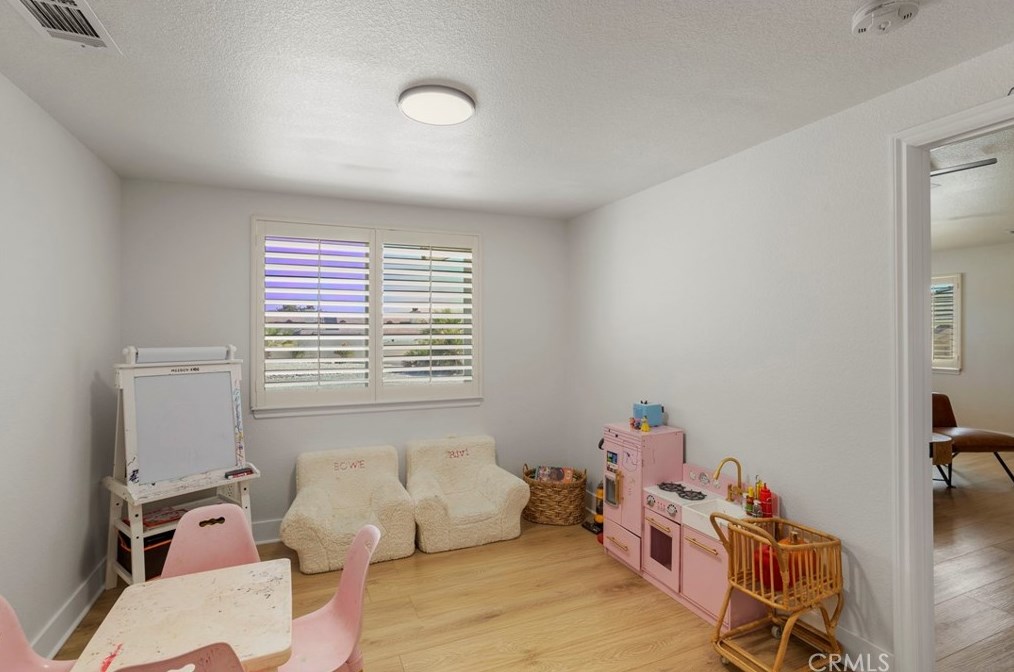 16269 Ridge View Dr, Apple Valley CA  92307-1271 exterior
