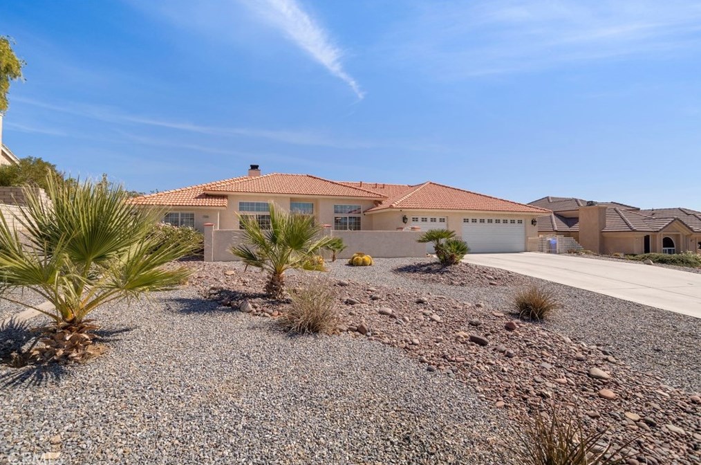 16269 Ridge View Dr, Apple Valley CA  92307-1271 exterior