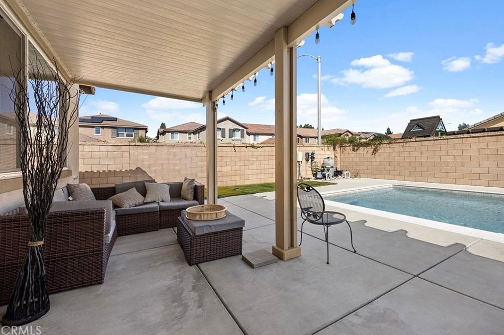 6977 Acacia Ave, Fontana CA  92336-1531 exterior