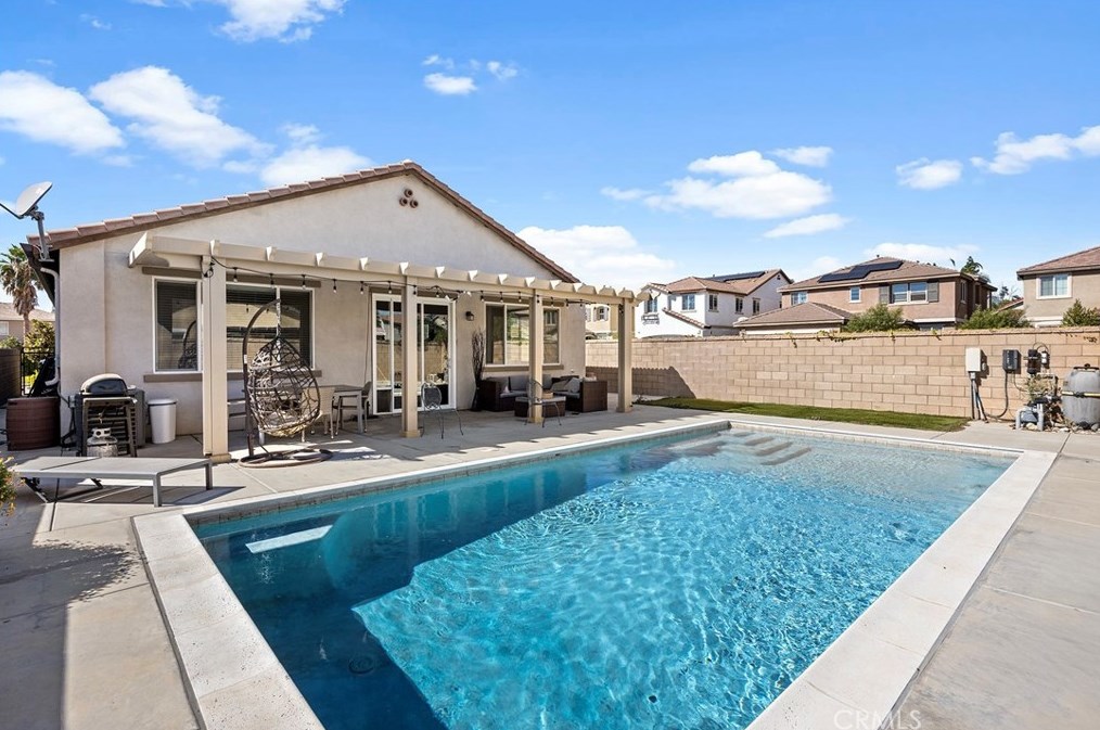 6977 Acacia Ave, Fontana CA  92336-1531 exterior