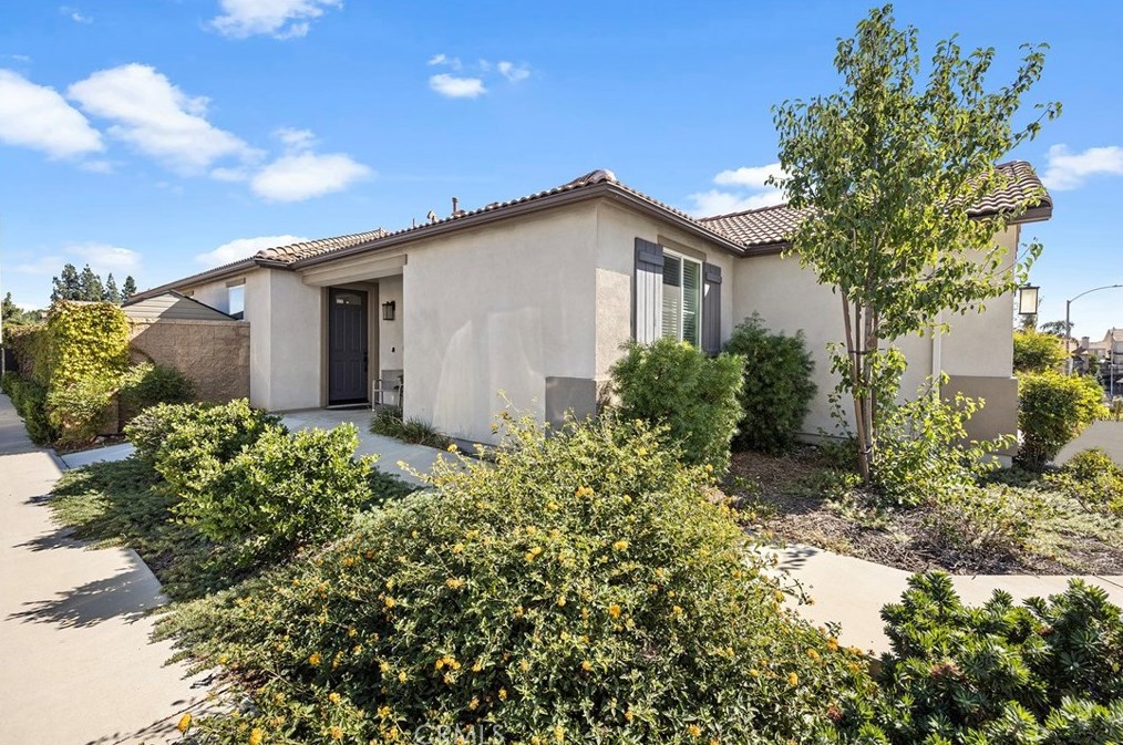 6977 Acacia Ave, Fontana CA  92336-1531 exterior