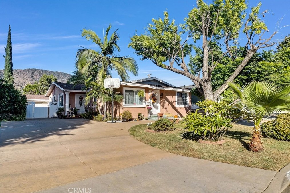 851 W Foothill Blvd, Glendora, CA 91741