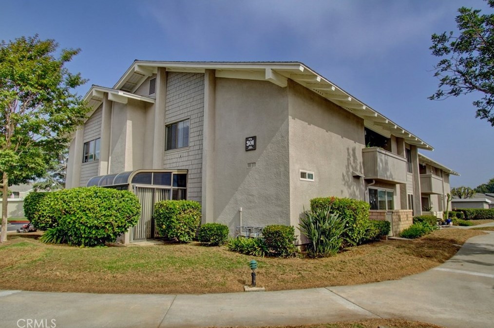 8866 Tulare Dr #301c, Huntington Beach, CA 92646