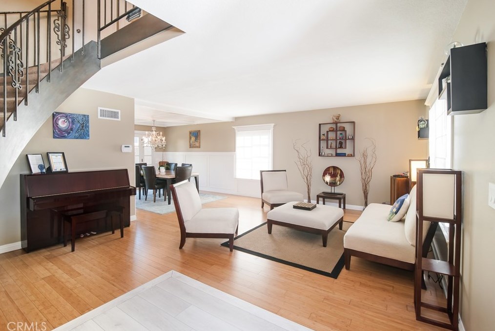 21832 Seaside Ln, Huntington Beach, CA 92646-8233