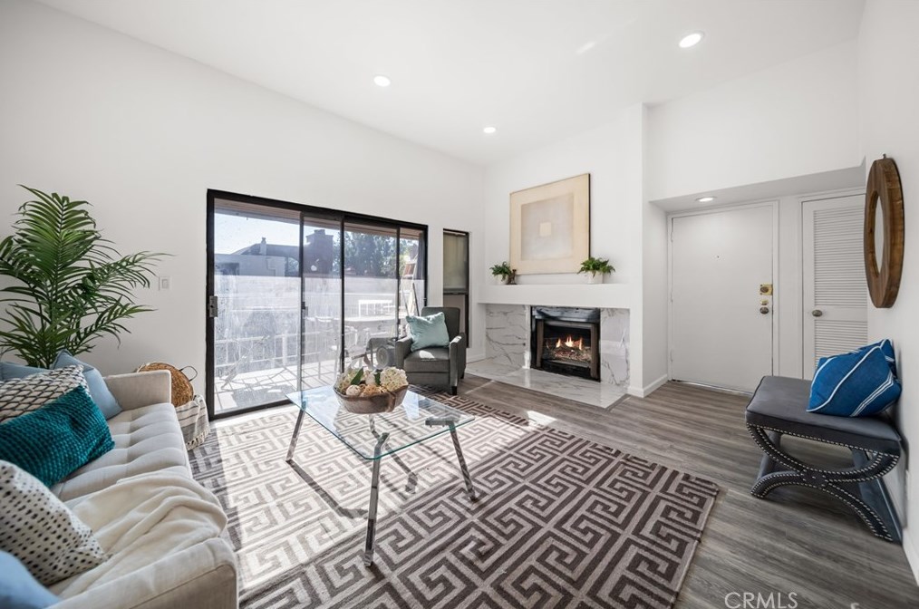 436 E Palm Ave #312, Burbank, CA 91501