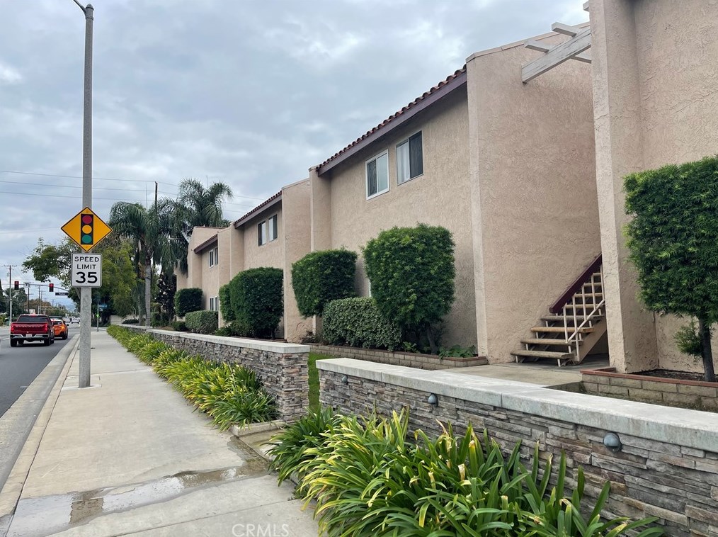 700 W La Veta Ave #o-13, Orange, CA 92868