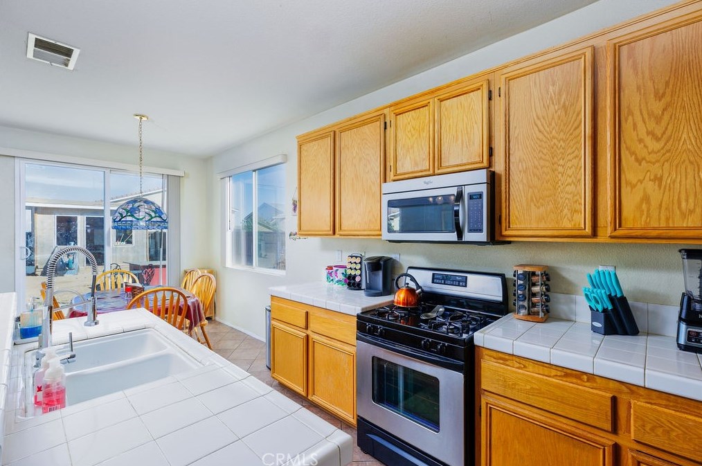 14362 Pleasant Glen Ct, Hesperia, CA 92344-8297