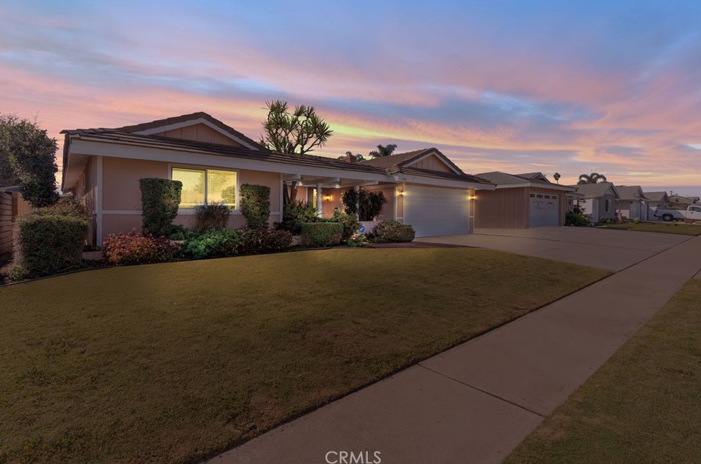 9180 Cockatoo Ave, Santa Ana, CA 92708-6512