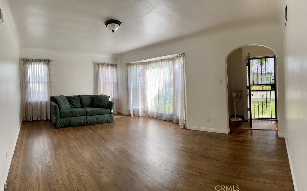 925 9th St, Alhambra, CA 91801-4611