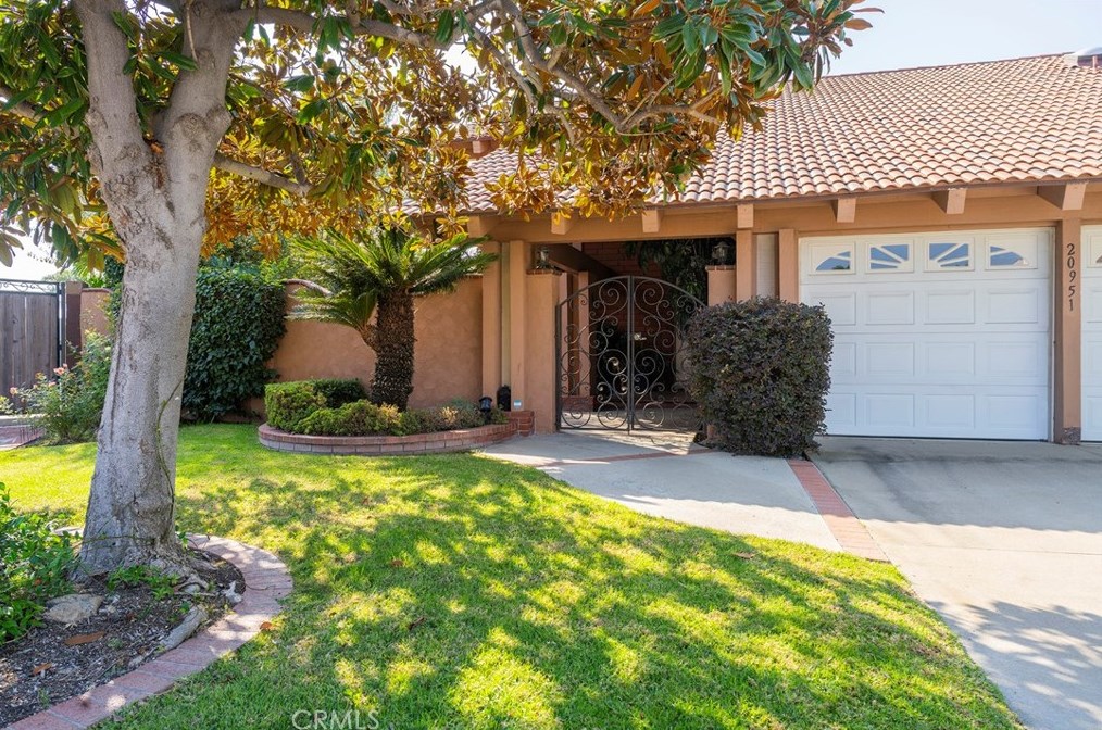 20951 Sparkman Ln, Huntington Beach, CA 92646