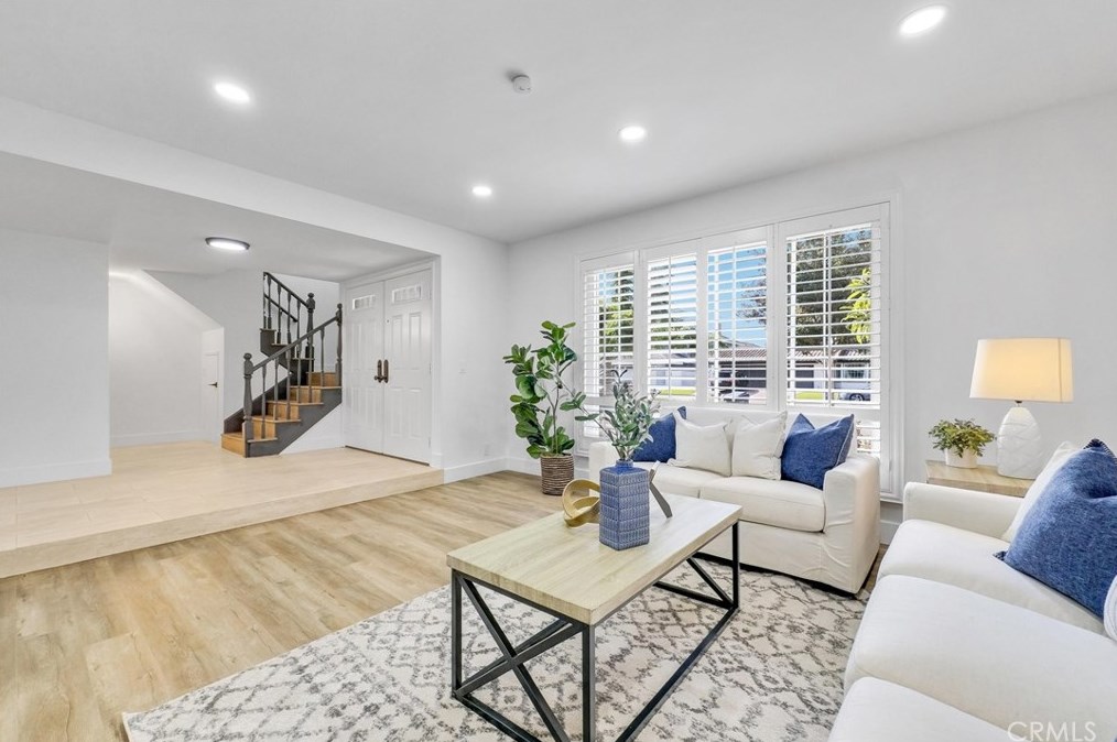 18526 Santa Tomasa Cir, Santa Ana, CA 92708