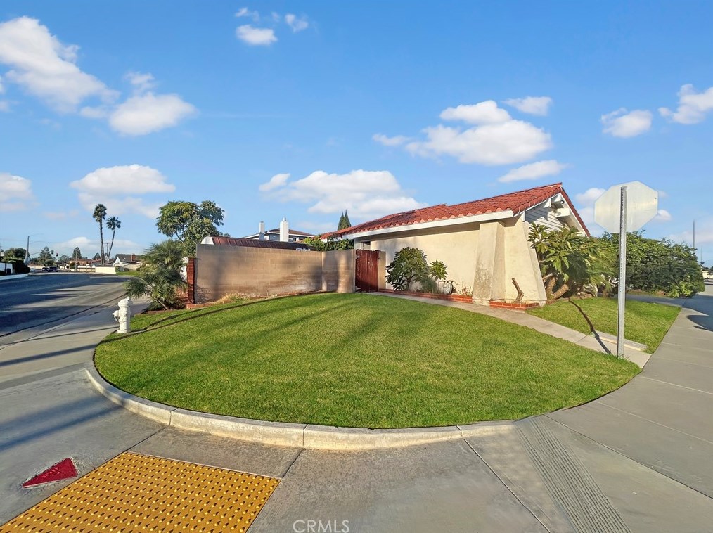 10651 La Bahia Ave, Santa Ana, CA 92708