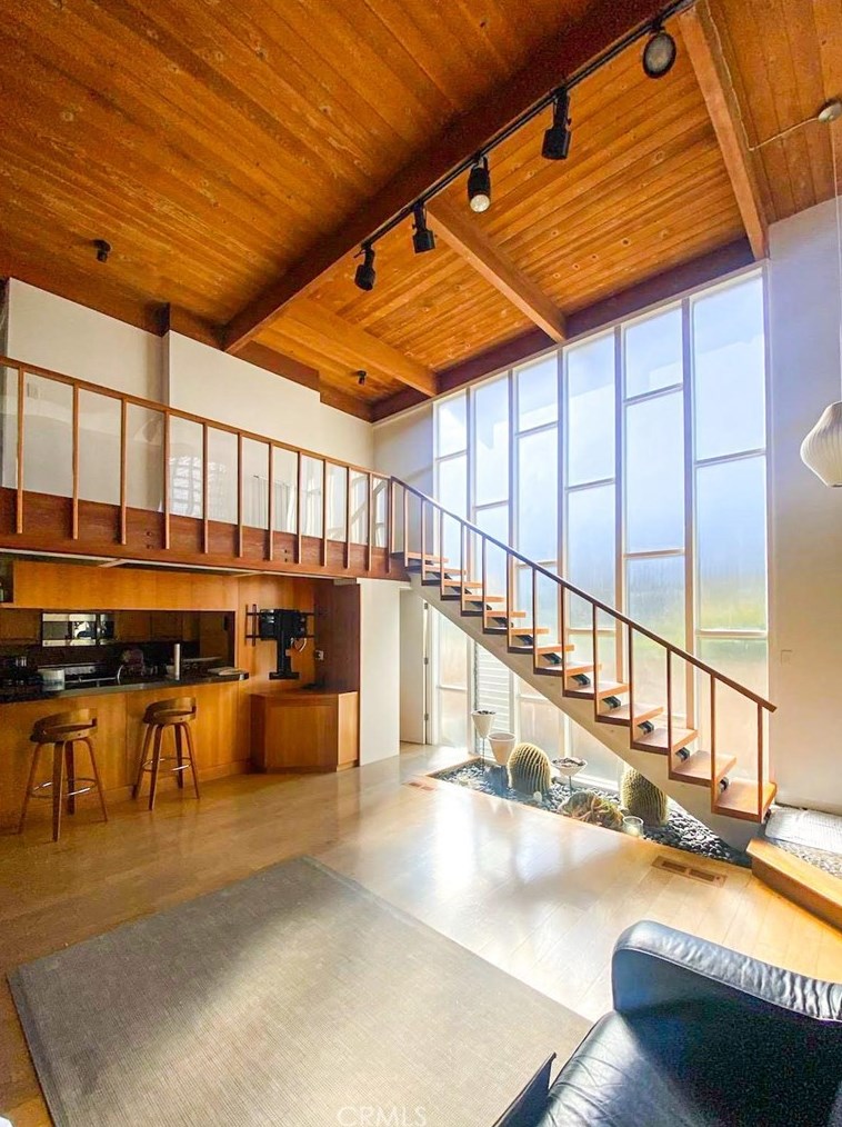 318 Rochester St, Costa Mesa, CA 92627-3114