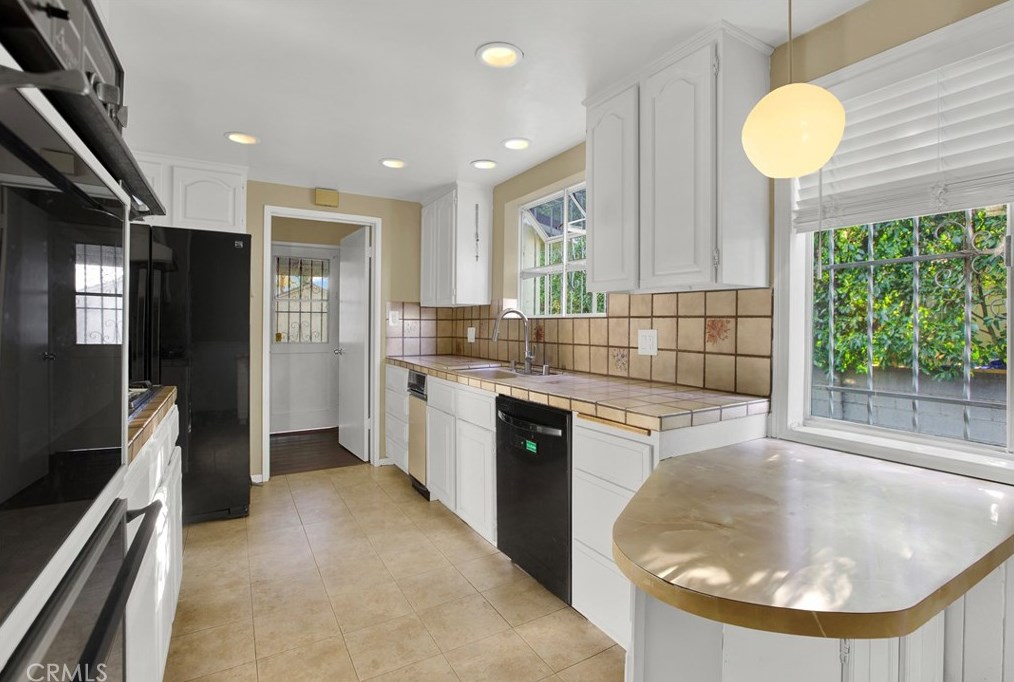 13118 Branford St, Los Angeles CA  91331-4712 exterior