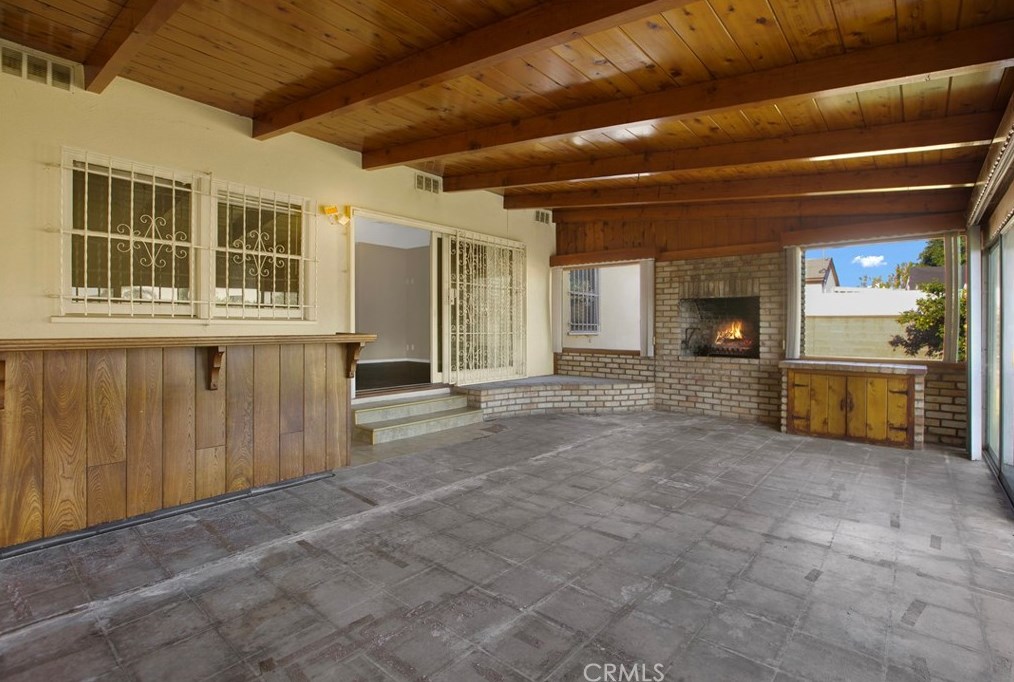 13118 Branford St, Los Angeles CA  91331-4712 exterior