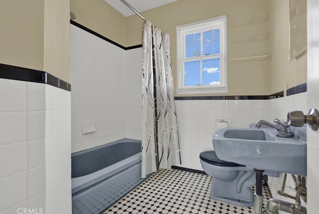 13118 Branford St, Los Angeles CA  91331-4712 exterior