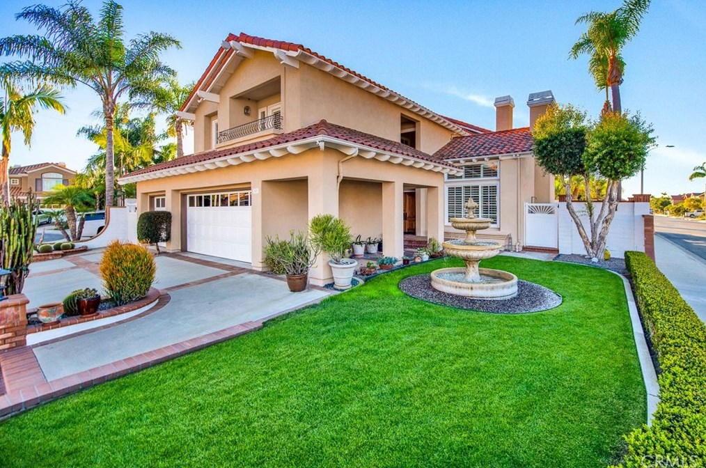 21211 Spurney Ln, Huntington Beach, CA 92646-7243