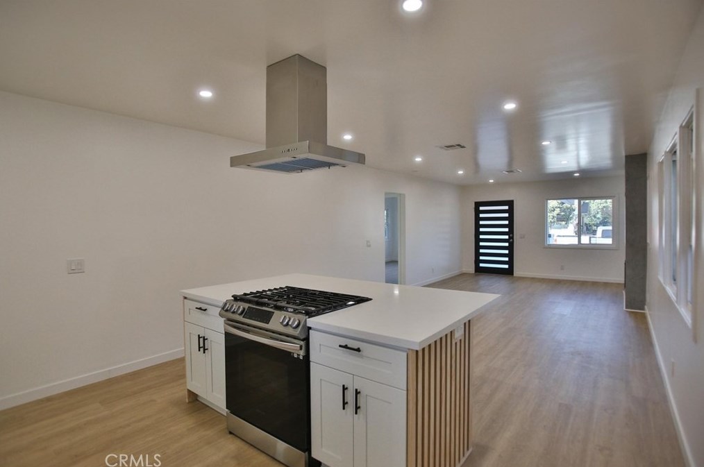 1804 46th St, Los Angeles CA  90058-1948 exterior