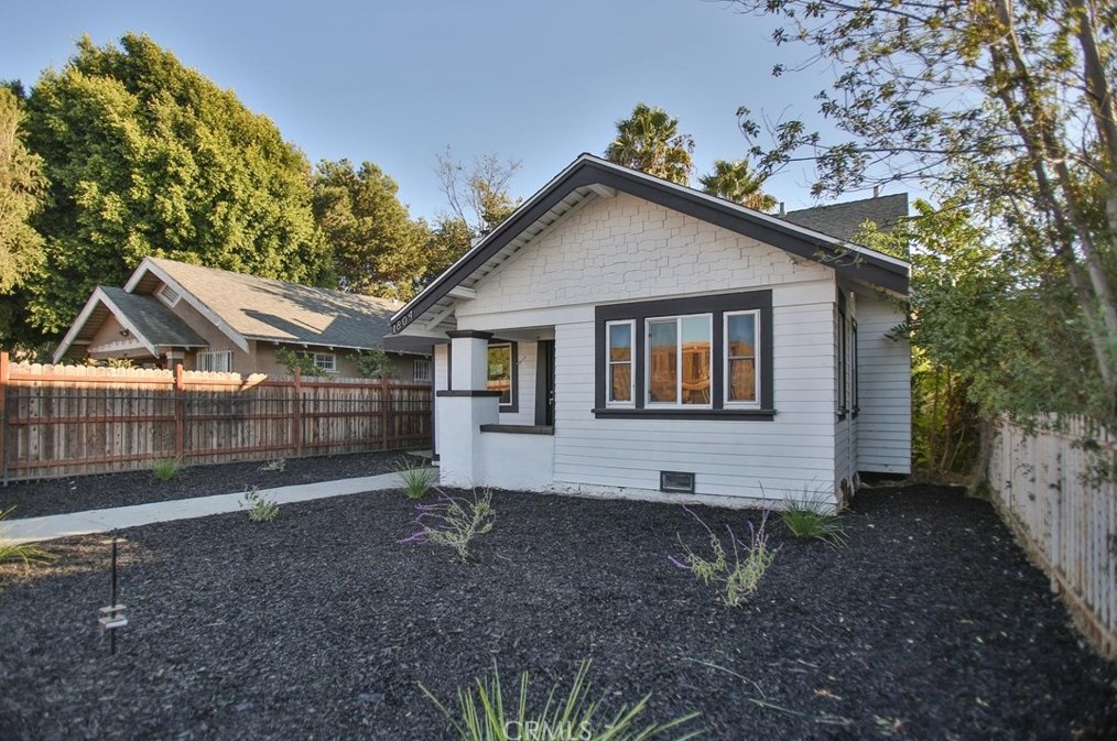 1804 46th St, Los Angeles CA  90058-1948 exterior