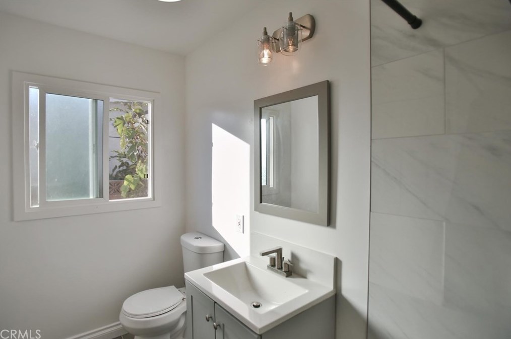1804 46th St, Los Angeles CA  90058-1948 exterior