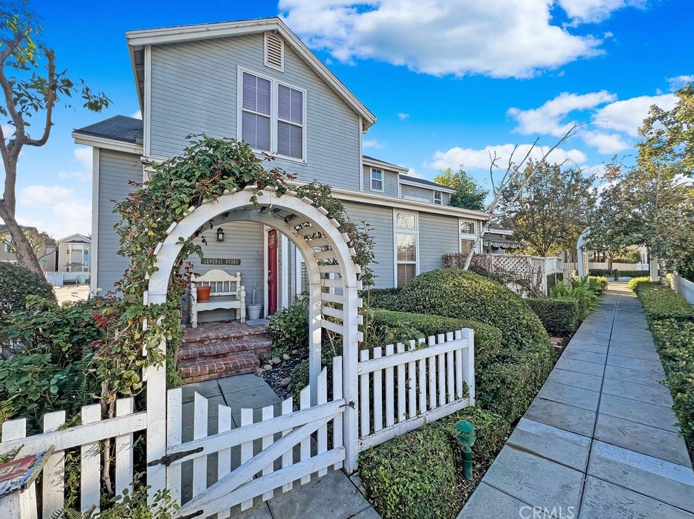 273 W Ash St, Brea, CA 92821