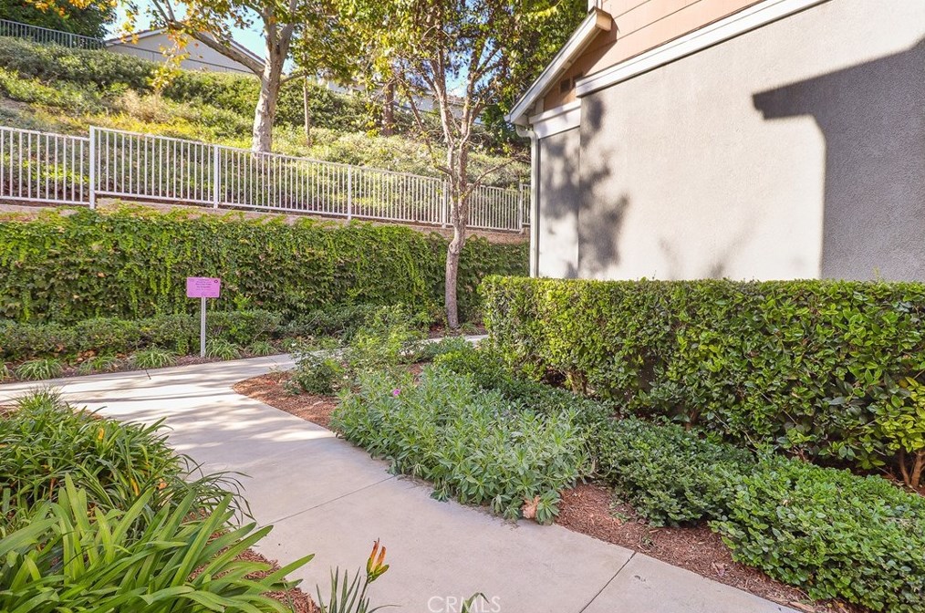 1 Bluff Cove Dr, Laguna Beach, CA 92656-8077