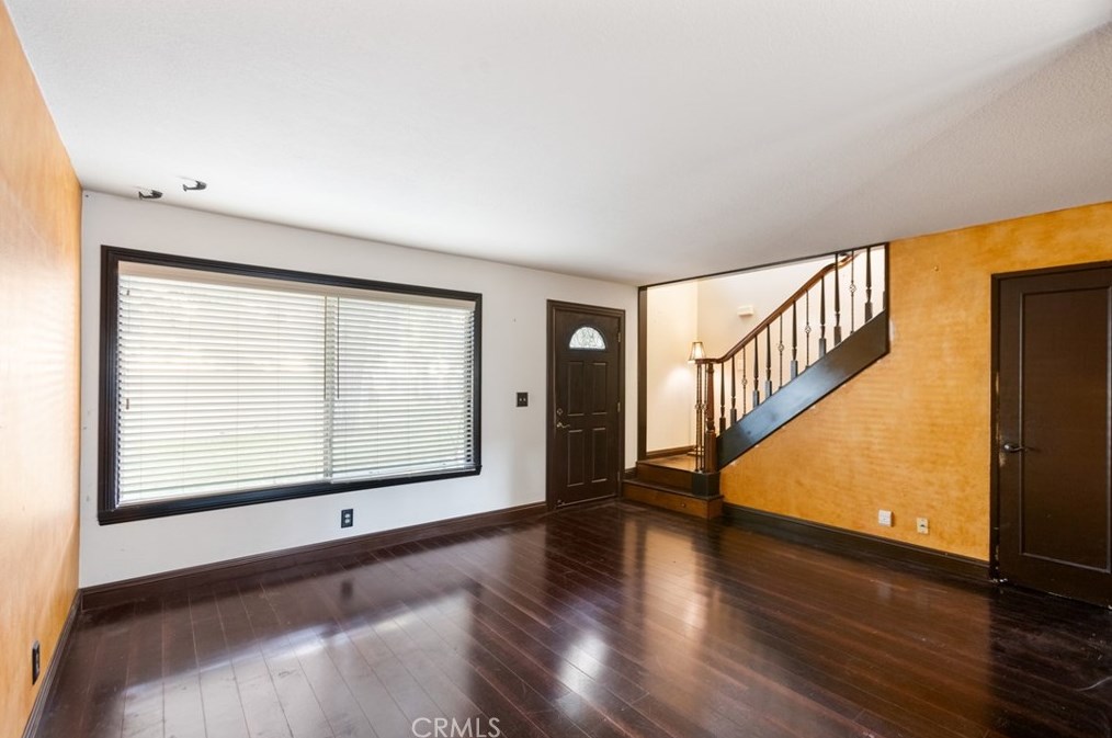 8414 El Arroyo Dr, Huntington Beach, CA 92647-7013