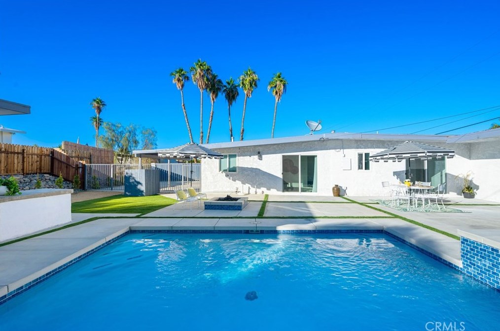 38855 Paradise Way, Cathedral City CA  92234-2356 exterior