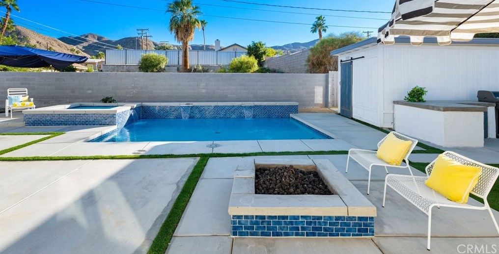 38855 Paradise Way, Cathedral City CA  92234-2356 exterior