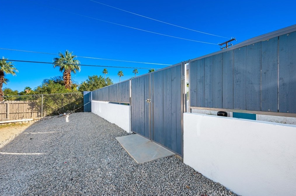 38855 Paradise Way, Cathedral City CA  92234-2356 exterior