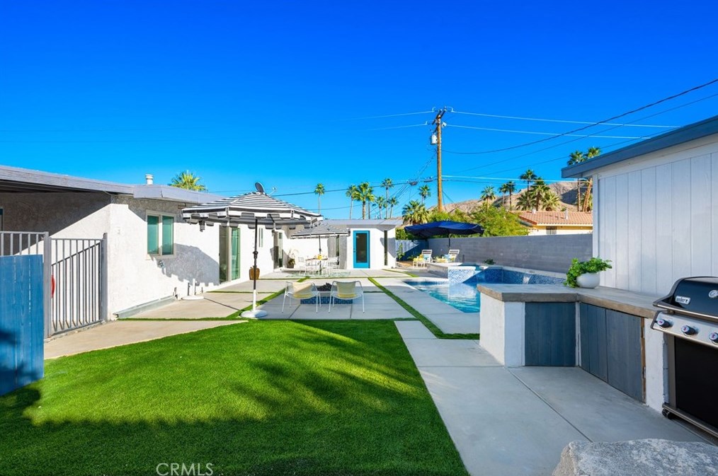 38855 Paradise Way, Cathedral City CA  92234-2356 exterior