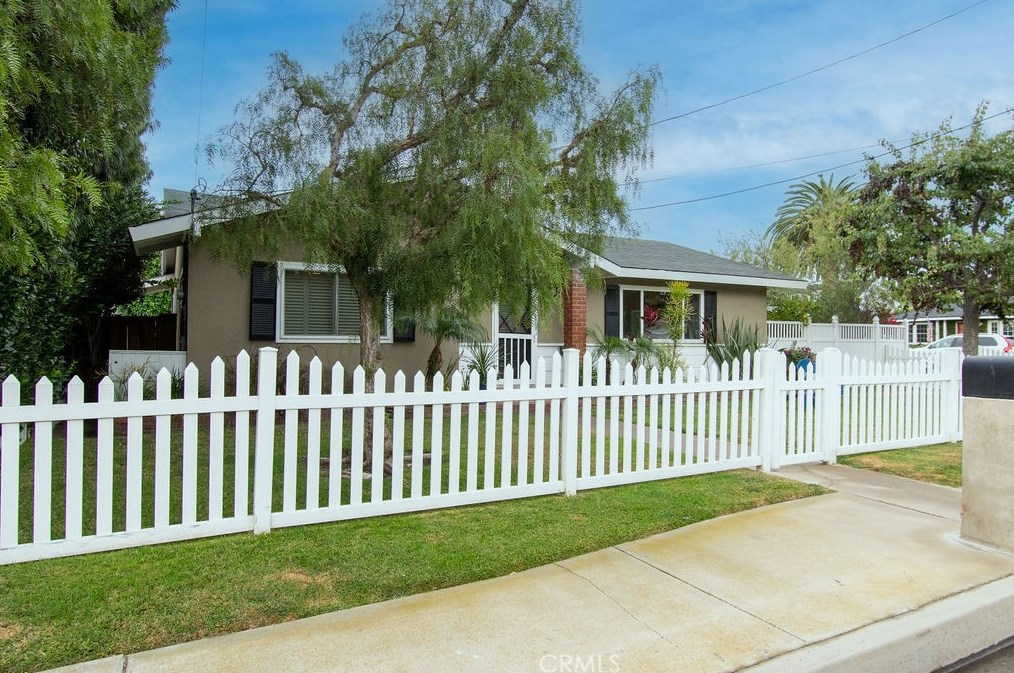 1880 Tustin Ave, Costa Mesa, CA 92627