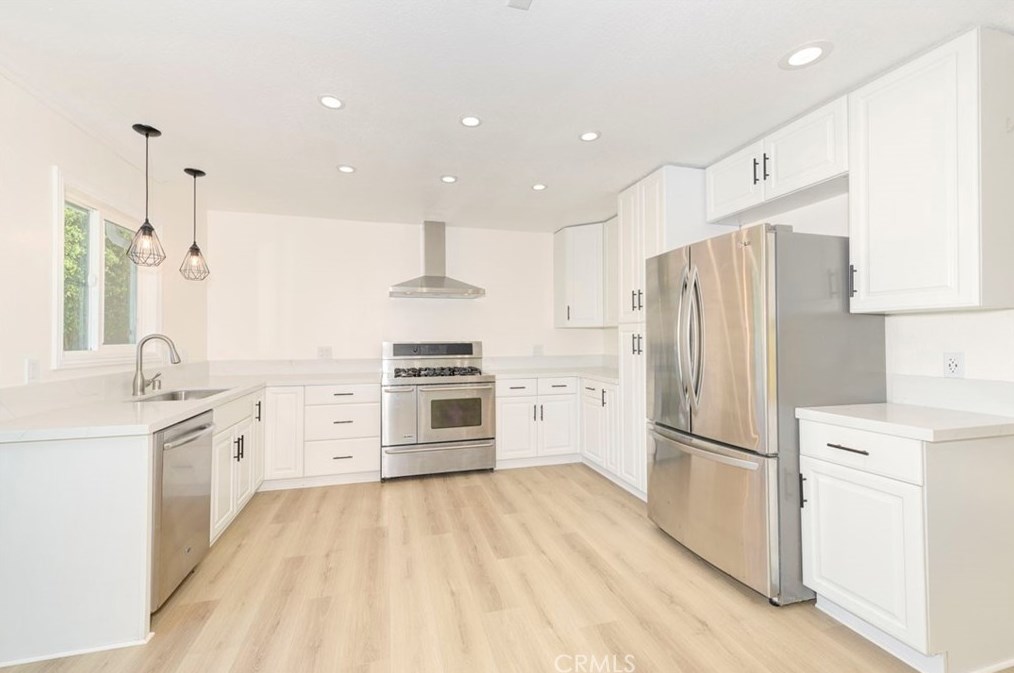 1854 Ohio Pl, Costa Mesa, CA 92626-2221
