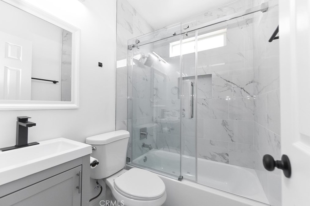 7032 Crebs Ave, Los Angeles CA  91335-4024 exterior