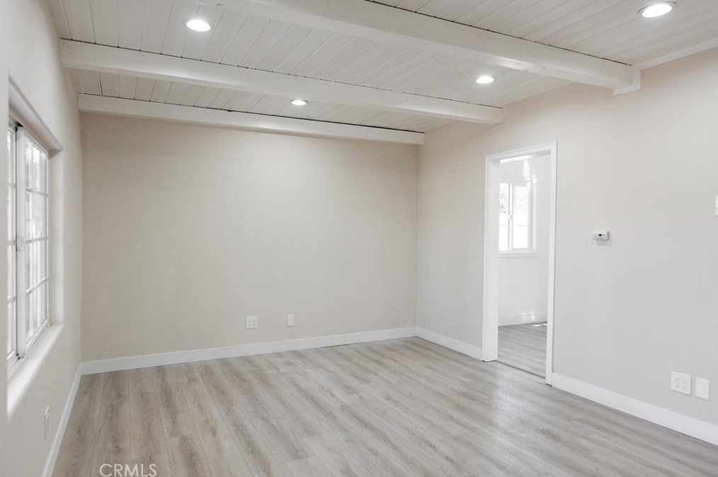 7032 Crebs Ave, Los Angeles CA  91335-4024 exterior