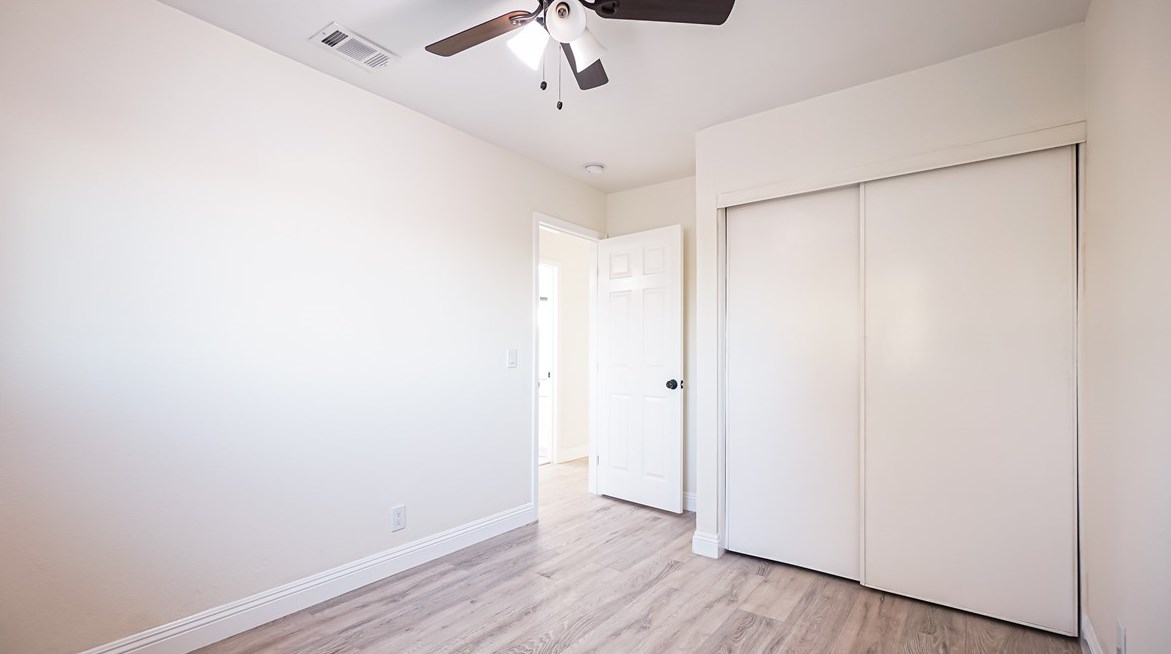 8898 8th Ave, Hesperia CA  92345-3963 exterior